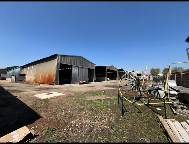 9,300M² WAREHOUSE FOR SALE IN VULCANIA